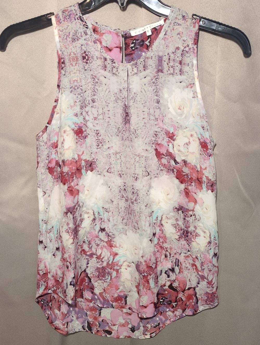 Lightweight Floral Geometric Print Sleeveless Top In Pinks, White & Grey